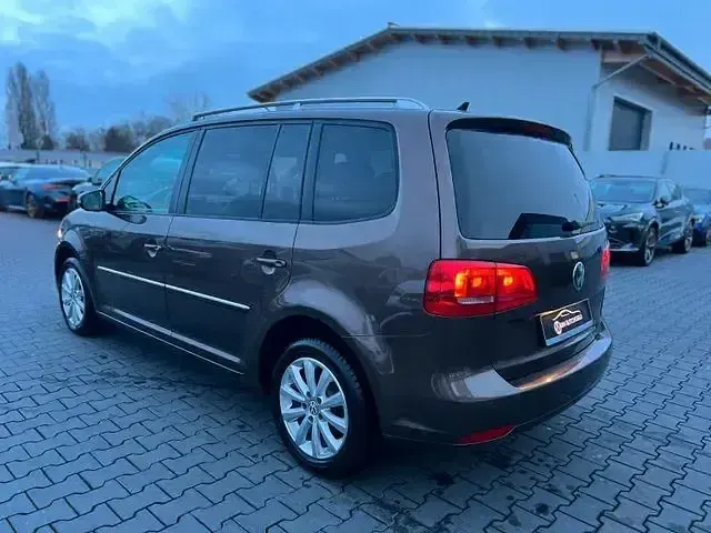 Gebraucht VW Touran Highline 163 PS (119 kW) 2011 Braun Van / Kleinbus