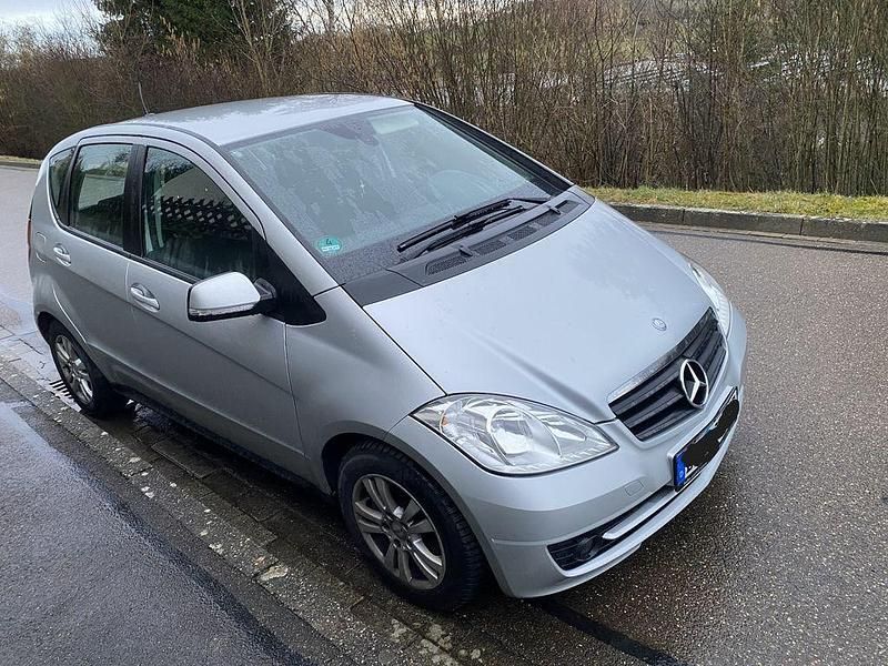 Gebraucht Mercedes A180 Elegance 109 PS (80 kW) 2011 Silber Van / Kleinbus