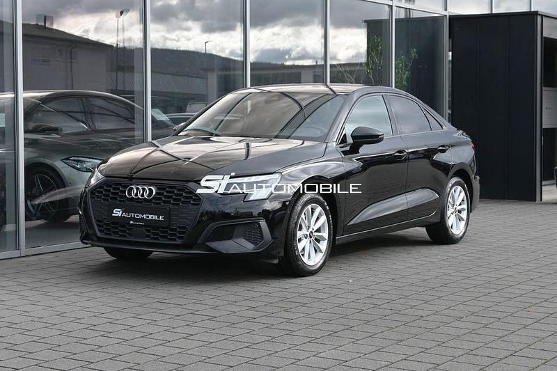 Brillantschwarz Gebraucht 2023 Audi A3 Sport Limousine | 27.450 € (Teuer) - Bild 1/4