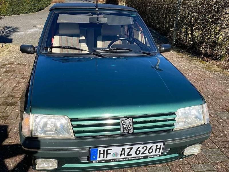 Grün Gebraucht 1992 Peugeot 205 Roland Garros Cabrio | 10.000 € - Bild 1/4