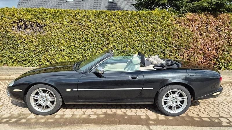 Gebraucht Jaguar XK8 284 PS (208 kW) 2021 Schwarz Cabrio