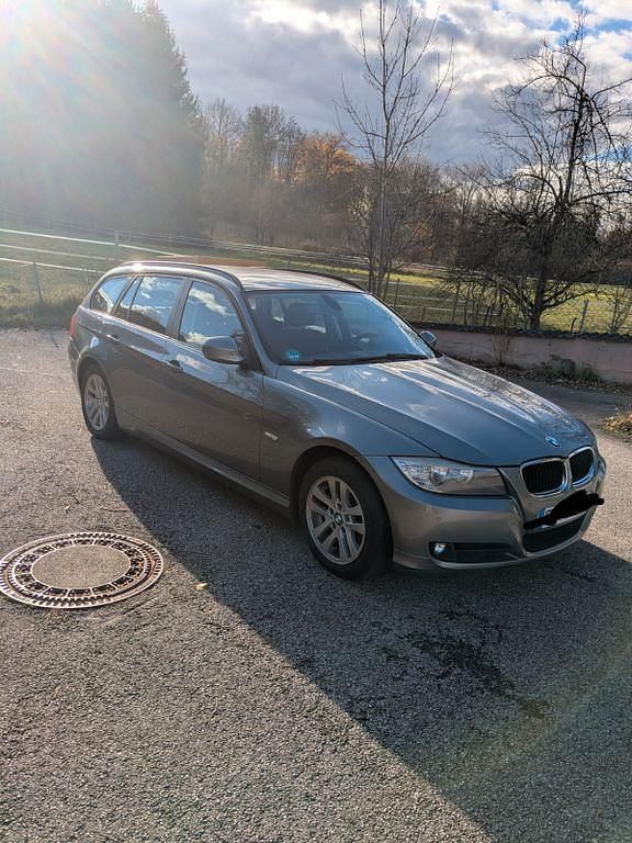 Grau Gebraucht 2012 BMW 318 Kombi | 5.500 € (Superpreis) - Bild 1/4