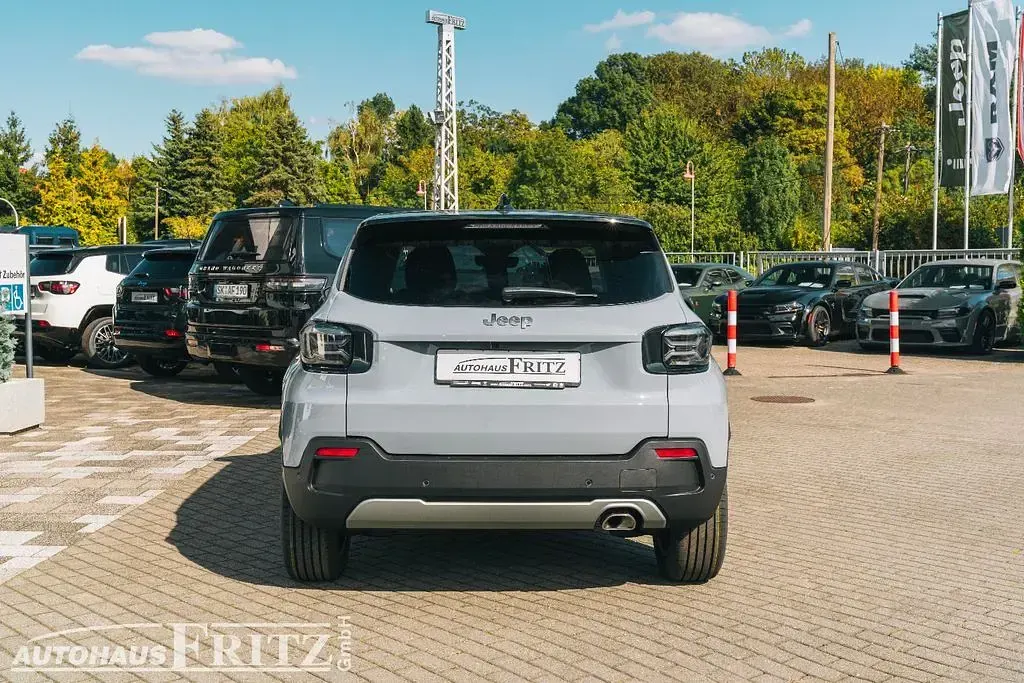 Occasion Jeep Avenger Summit 101 ch (74 kW) 2025 Gris SUV