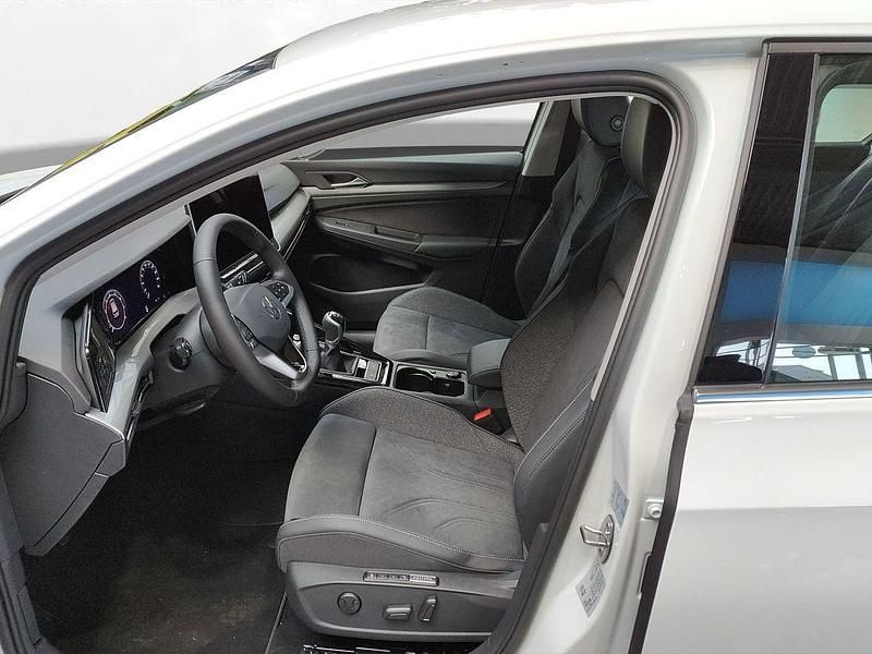 Gebraucht VW Golf VIII Active 150 PS (110 kW) 2025 Weiß Limousine