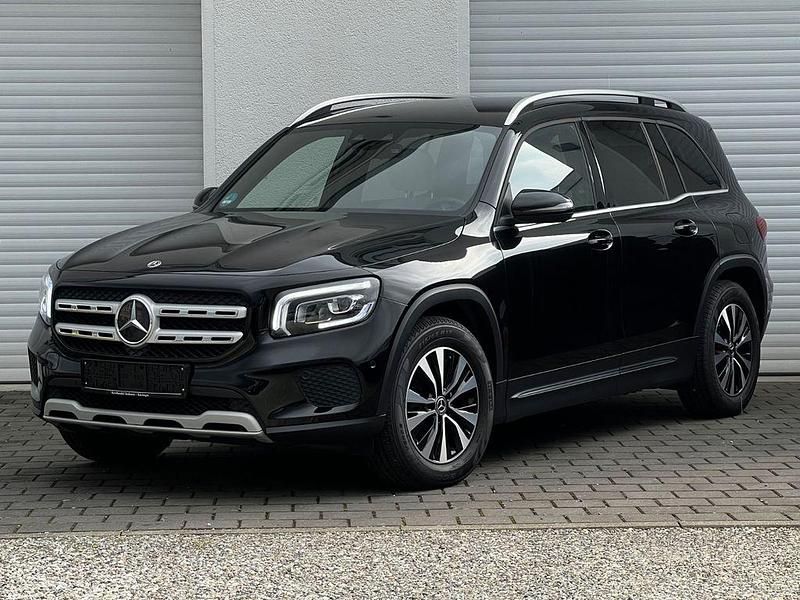 Nachtschwarz Gebraucht 2022 Mercedes GLB180 SUV | 26.890 € (Guter Preis) - Bild 1/4
