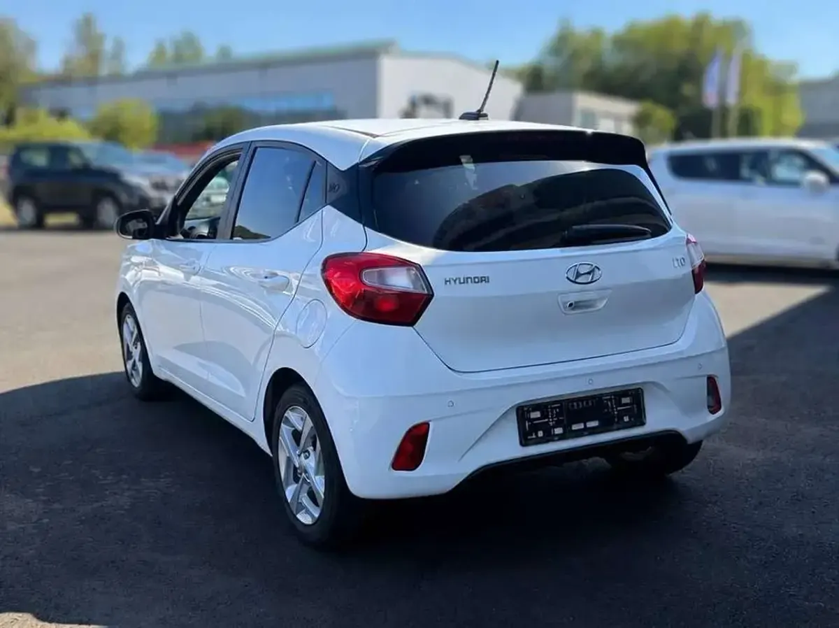 Gebraucht Hyundai i10 GO! 67 PS (49 kW) 2023 Weiß Kleinwagen