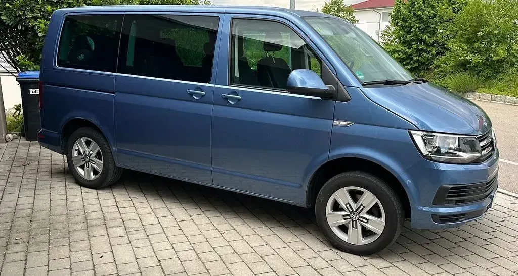 Gebraucht VW Multivan 150 PS (110 kW) 2016 Blau Van / Kleinbus