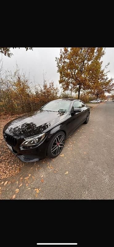 Schwarz Gebraucht 2017 Mercedes C220 Coupé | 16.800 € (Guter Preis) - Bild 1/4