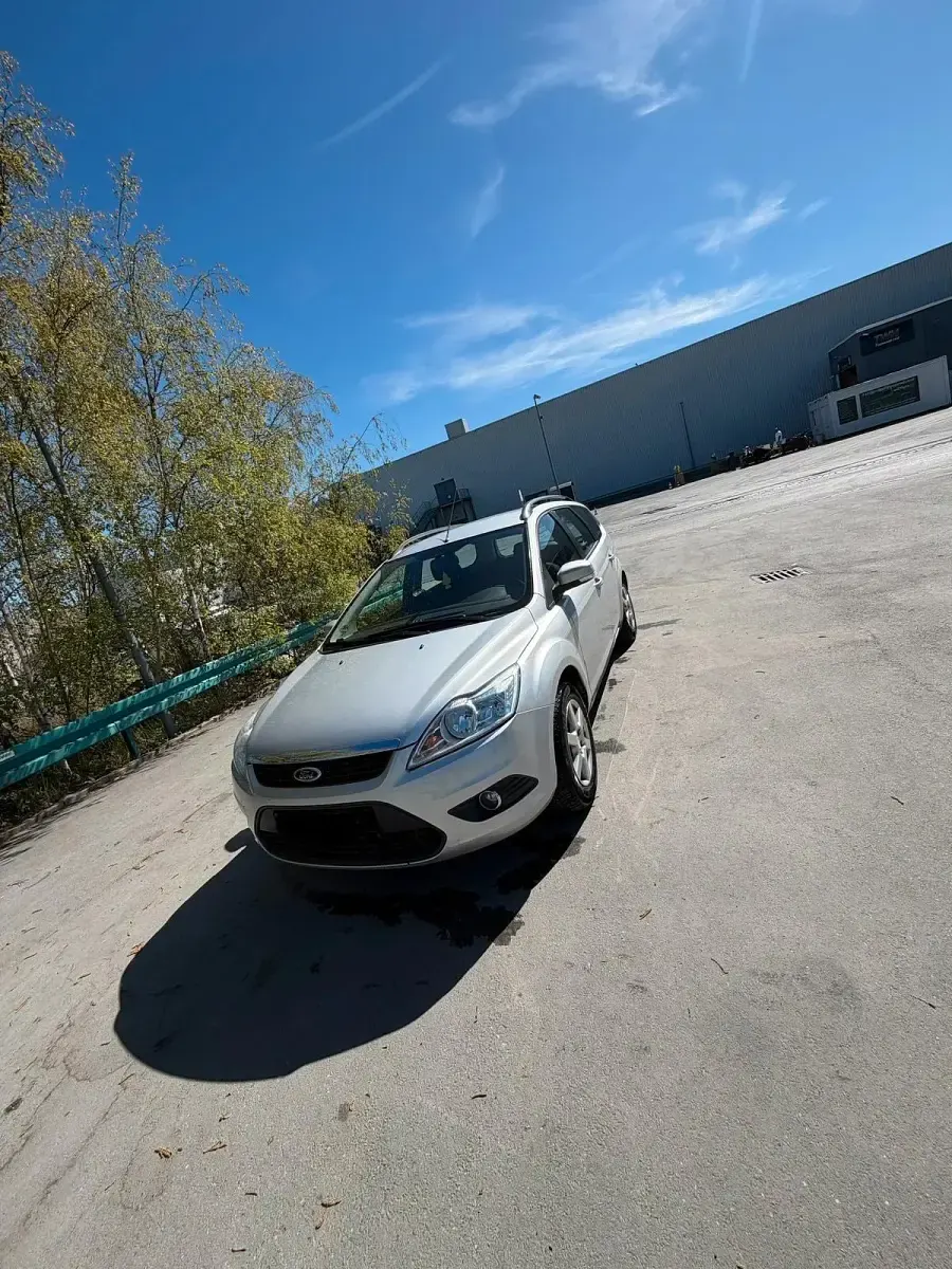 Używany Ford Focus 110 KM (80 kW) 2010 Srebrny Kombi