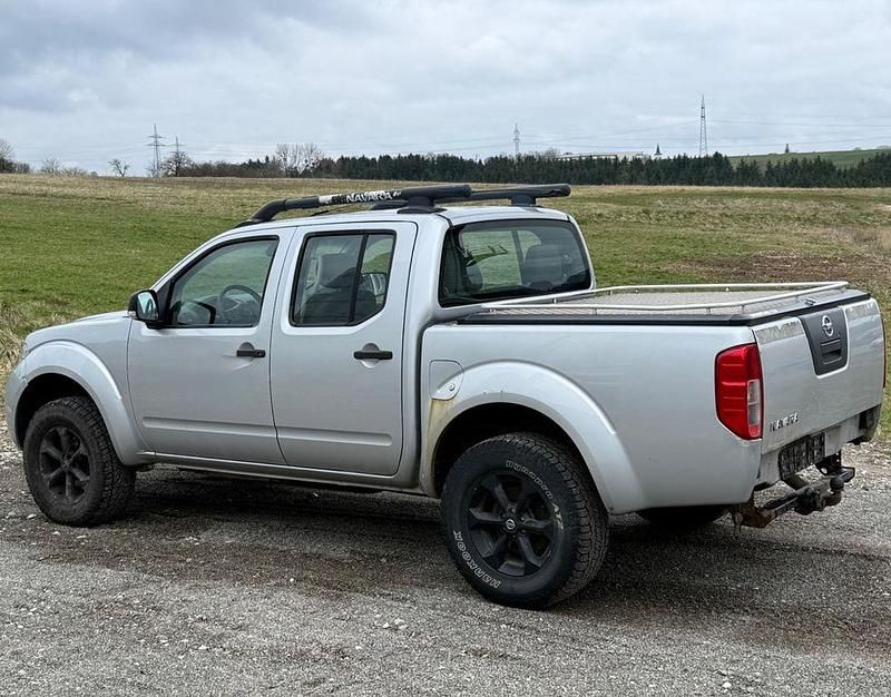 Gebraucht Nissan Navara 190 PS (139 kW) 2011 Silber Pickup