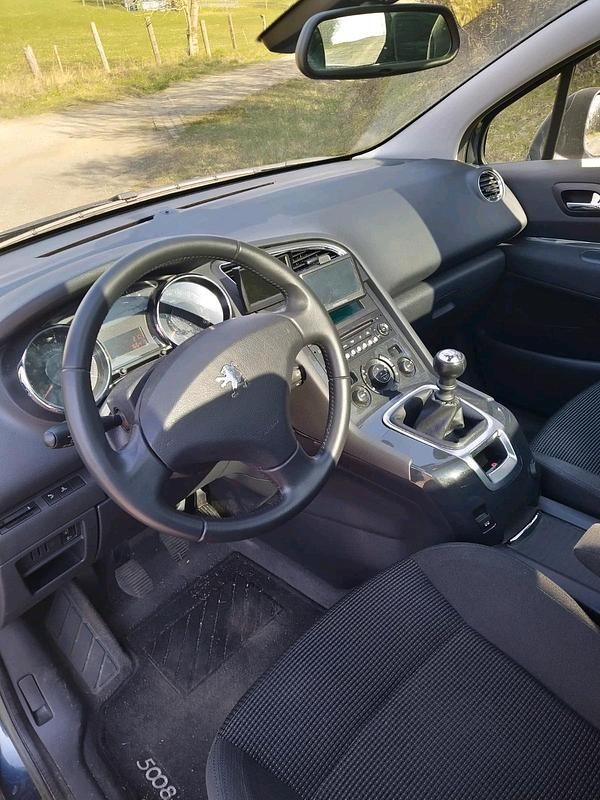 Gebraucht Peugeot 5008 156 PS (114 kW) 2012 Van / Kleinbus