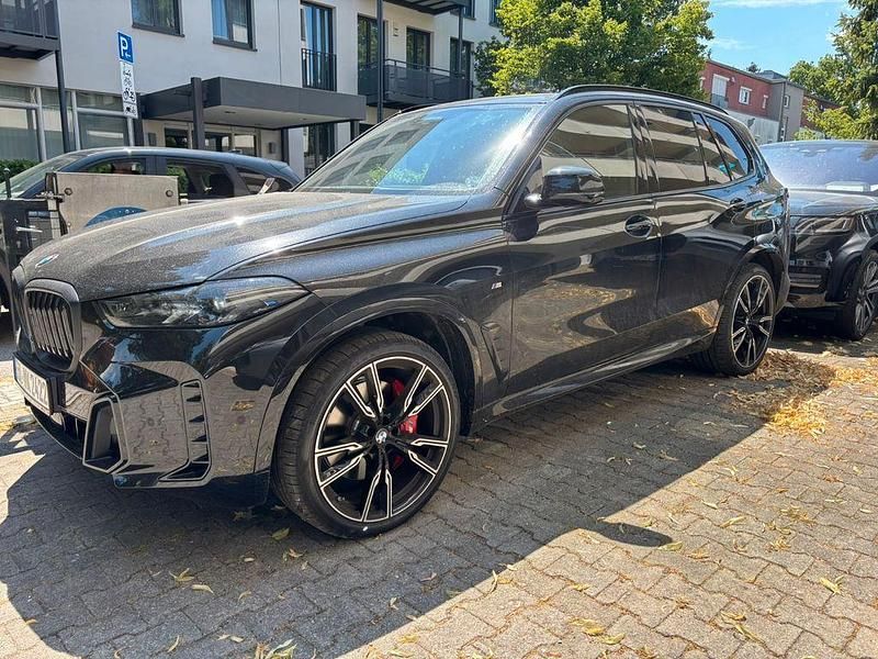 Saphirschwarz Gebraucht 2025 BMW X5 M Sport SUV | 95.000 € (Teuer) - Bild 1/4