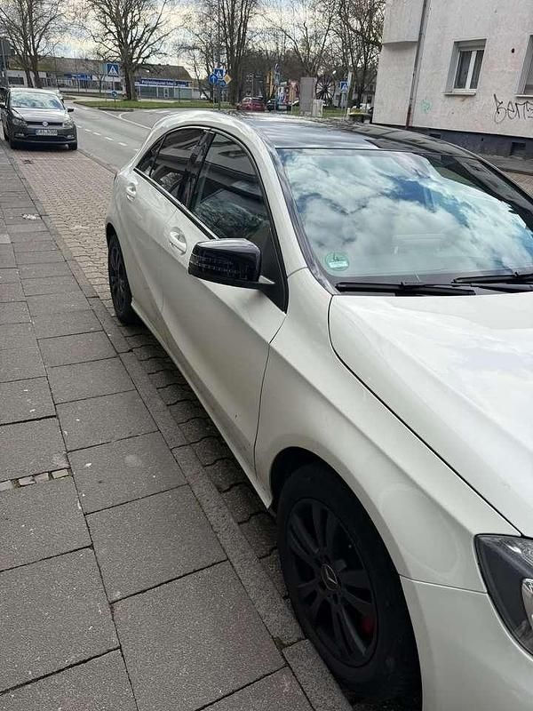Gebraucht Mercedes A180 122 PS (89 kW) 2012 Weiß Kleinwagen
