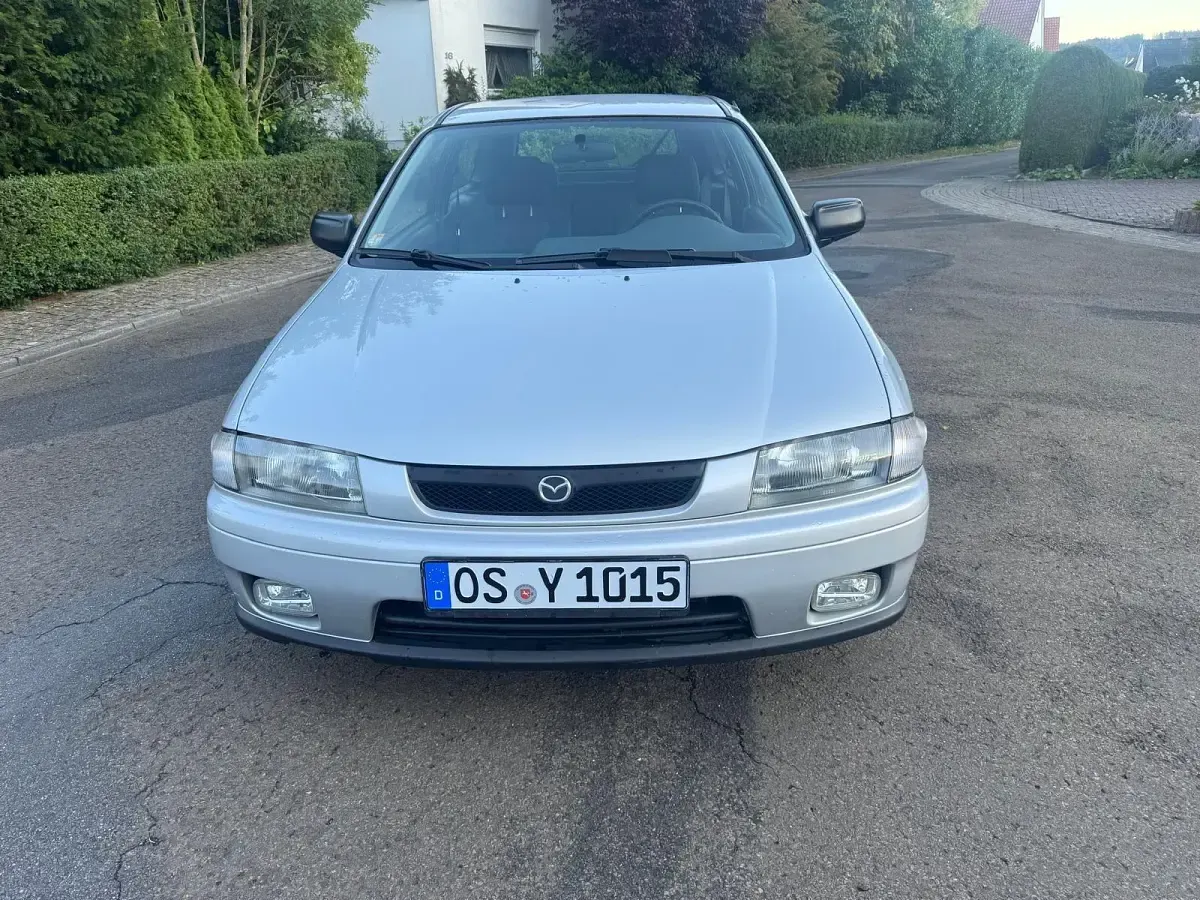 Gebraucht Mazda 323 88 PS (64 kW) 1998 Silber Coupé