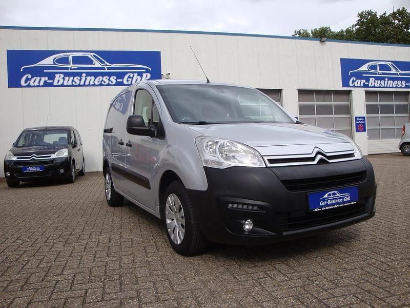 Silber Gebraucht 2017 Citroën Berlingo Business Class Van / Kleinbus | 9.400 € (Etwas zu teuer) - Bild 1/4