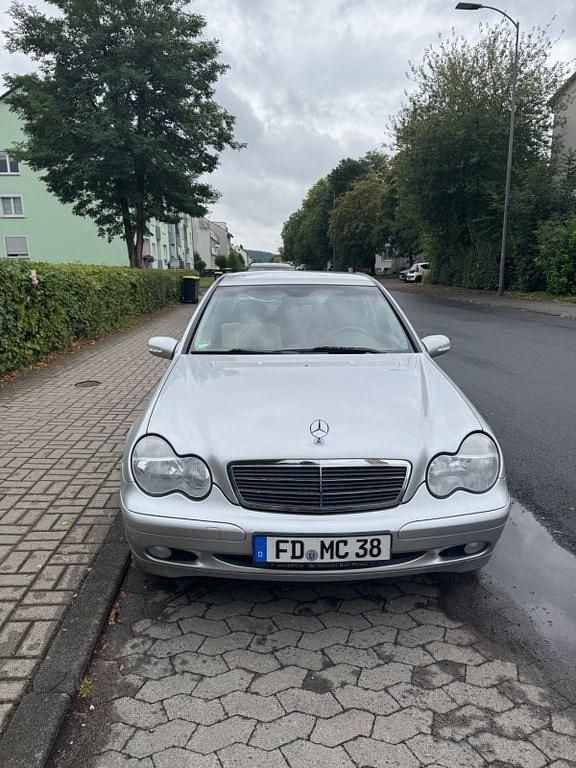 Silber Gebraucht 2003 Mercedes C180 Classic Limousine | 3.200 € (Fairer Preis) - Bild 1/4