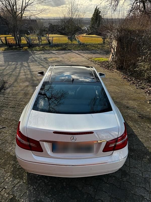 Gebraucht Mercedes E350 Avantgarde 306 PS (225 kW) 2012 Weiß Coupé