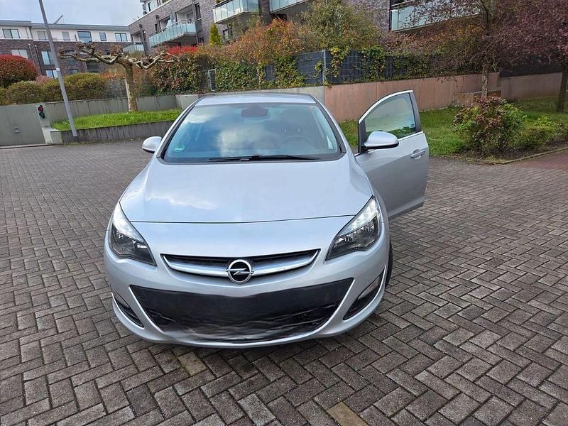 Gebraucht Opel Astra Energy 110 PS (80 kW) 2014 Silber Limousine