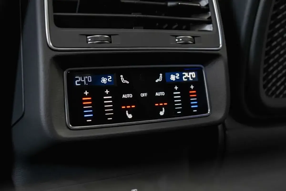 Gebraucht Audi Q8 S-Line 330 PS (242 kW) 2026 Daytonagrau perleffekt SUV