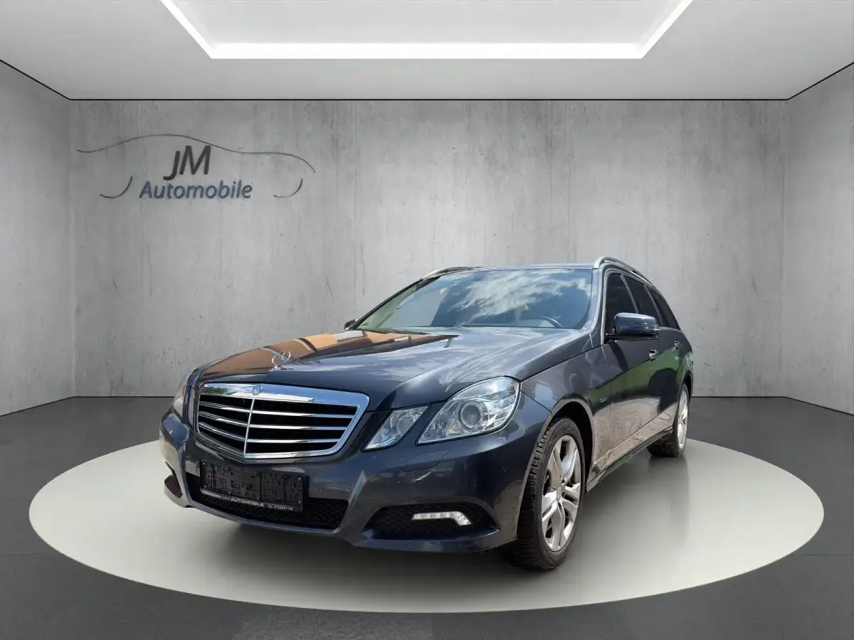 Gebraucht Mercedes E250 204 PS (150 kW) 2010 Grau Kombi