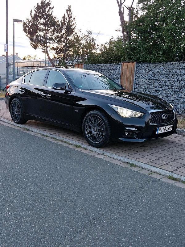 Schwarz Gebraucht 2015 Infiniti Q50 Limousine | 15.900 € - Bild 1/4