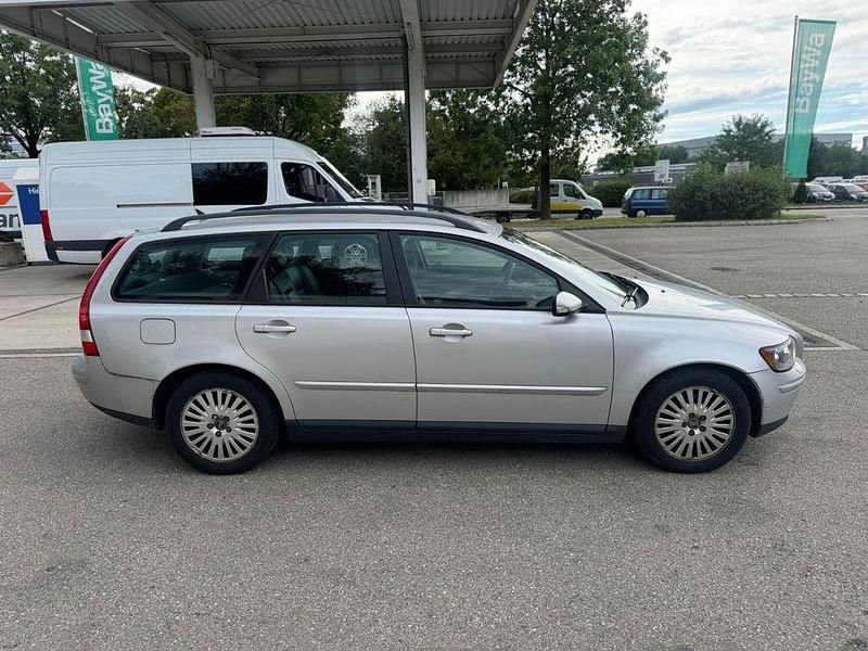 Silber Gebraucht 2004 Volvo V50 Summum Kombi | 1.100 € (Superpreis) - Bild 1/4