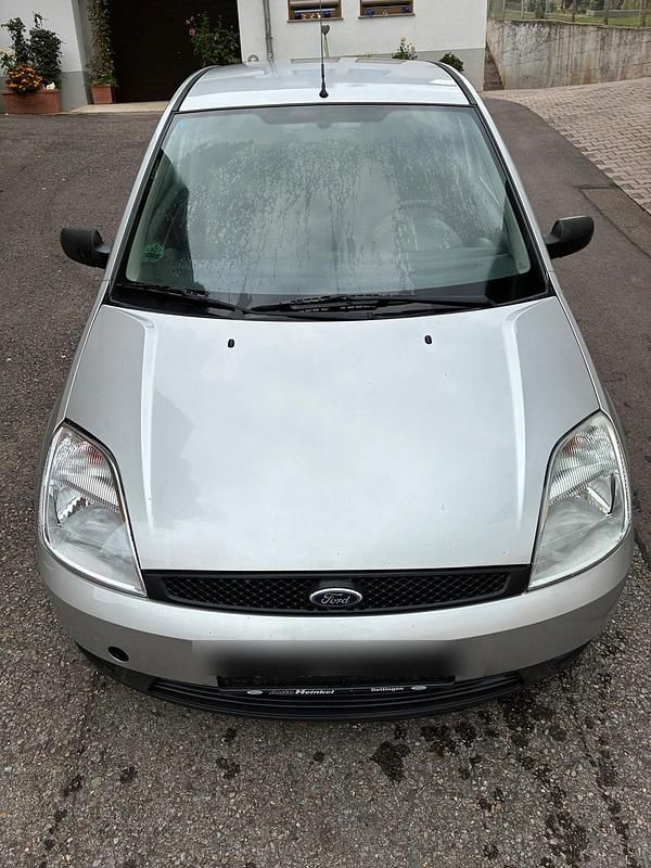Silber Gebraucht 2003 Ford Fiesta Kleinwagen | 450 € (Superpreis) - Bild 1/4