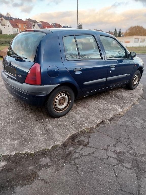 Gebraucht Renault Clio II 58 PS (42 kW) 2000 Blau Limousine