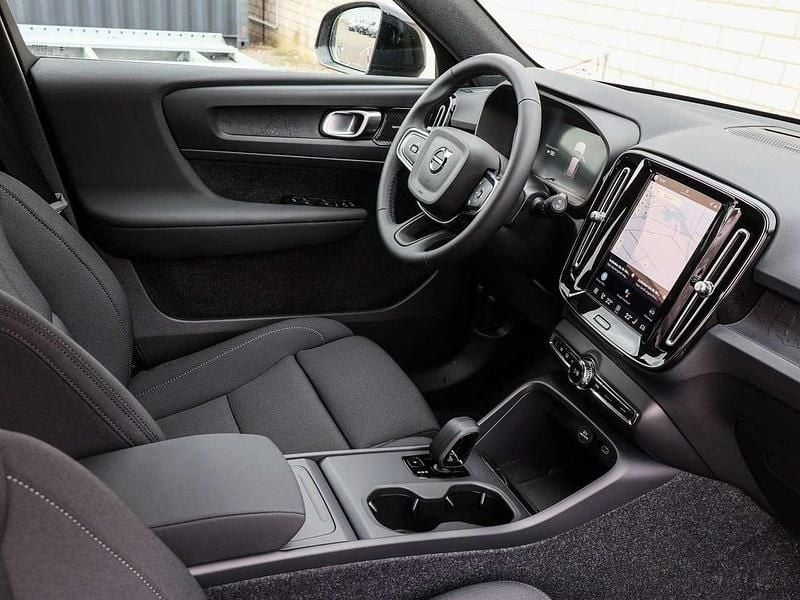 Neu Volvo EX40 Plus 185 kW (252 PS) 2026 Onyx black / metallic SUV