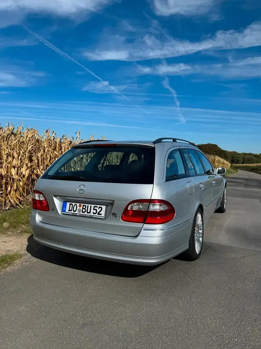 Używany Mercedes E280 Avantgarde 2005 Srebrny Kombi