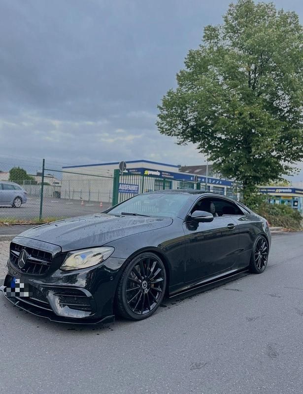 Schwarz Gebraucht 2018 Mercedes E300 AMG Coupé | 33.900 € (Fairer Preis) - Bild 1/4