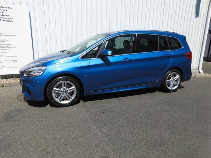Blau Gebraucht 2016 BMW 220 Shadowline Van / Kleinbus | 18.490 € (Fairer Preis) - Bild 1/4