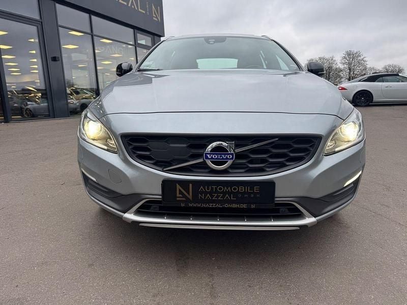 Gebraucht Volvo V60 CC Momentum 190 PS (139 kW) 2015 Silber Kombi