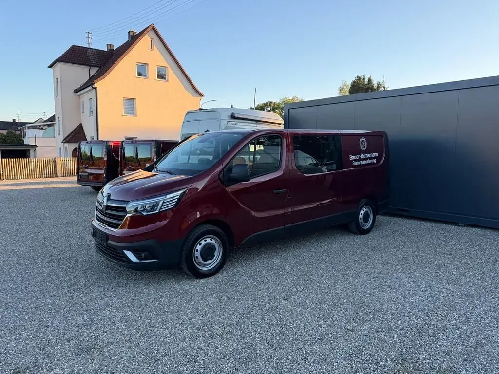 Gebraucht Renault Trafic 150 PS (110 kW) 2023 Rot Van / Kleinbus