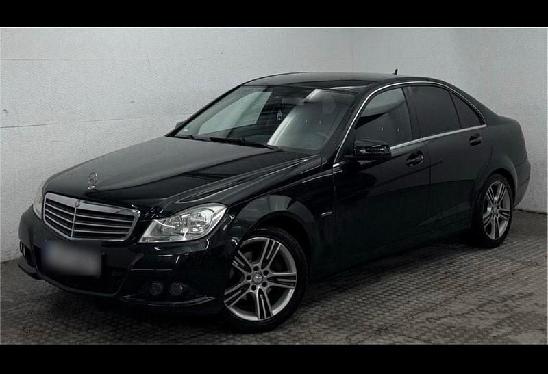 Second-hand Mercedes C180 156 CP (114 kW) 2011 Negru Berlinǎ