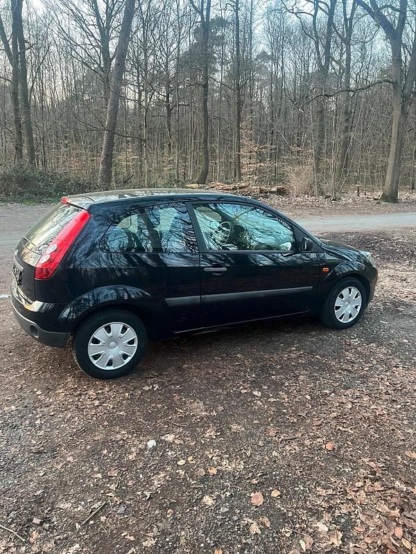 Gebraucht Ford Fiesta 60 PS (44 kW) 2006 Blau Kleinwagen
