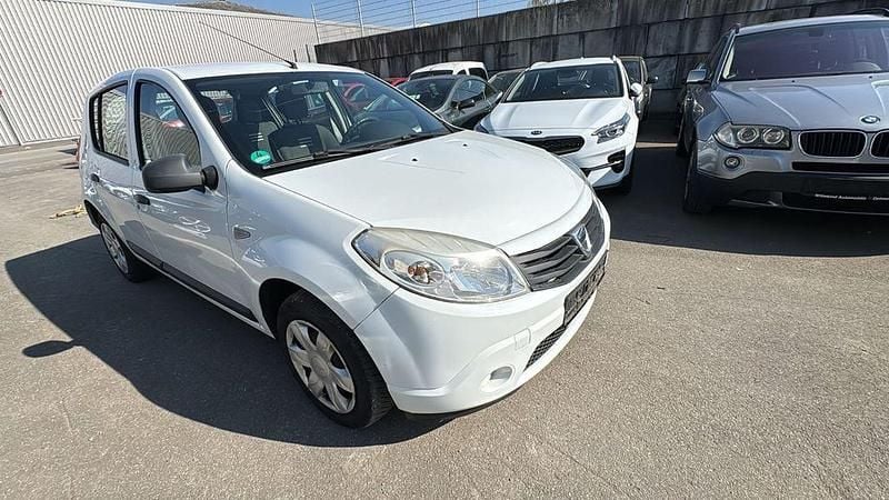 Używany Dacia Sandero 75 KM (55 kW) 2012 Biały Sedan/Limuzyna