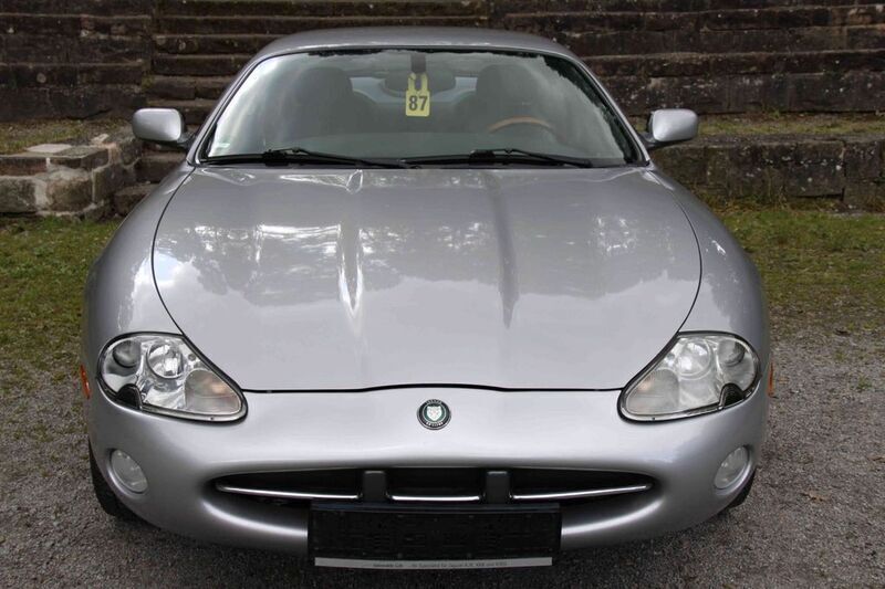 Silber Gebraucht 2000 Jaguar XK8 Coupé | 29.999 € - Bild 1/4