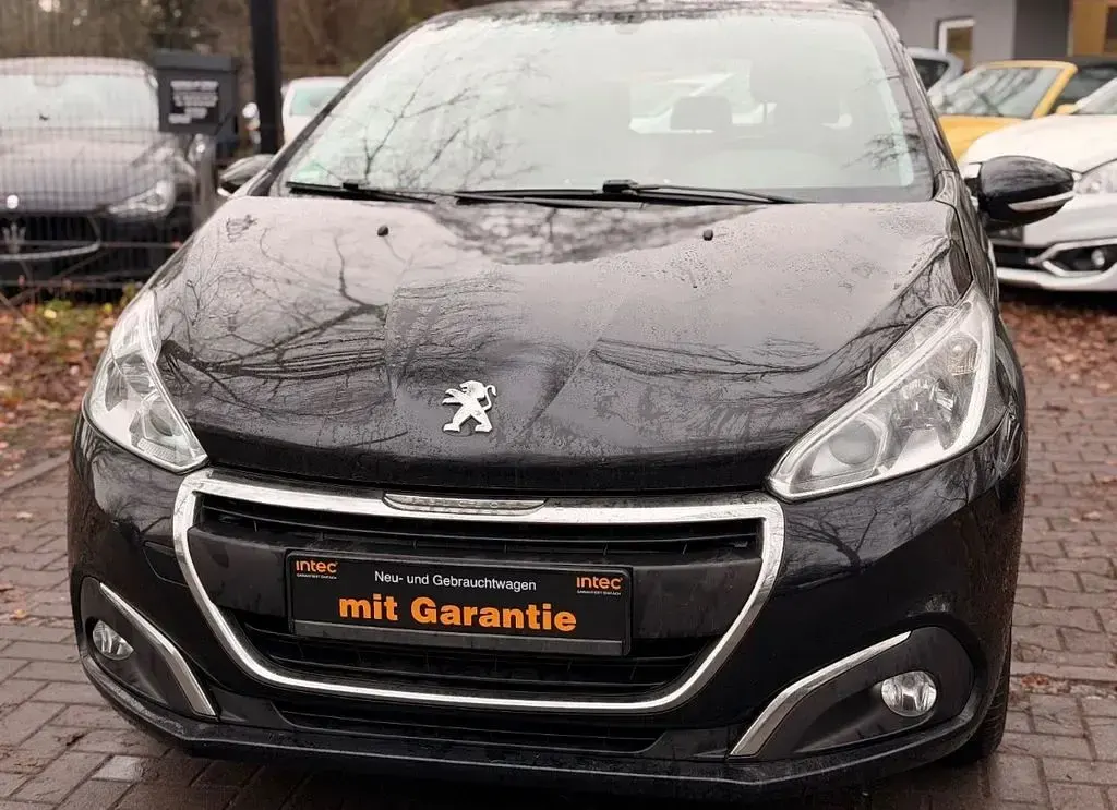 Gebraucht Peugeot 208 Allure 83 PS (61 kW) 2018 Schwarz Kleinwagen