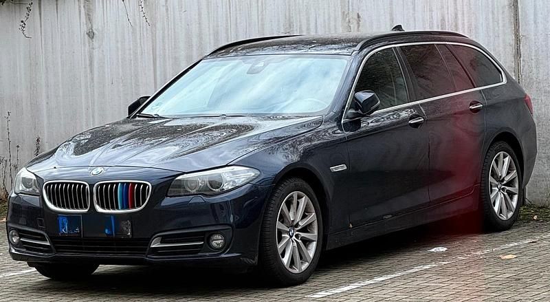 Blau Gebraucht 2015 BMW 530 Sport Line Kombi | 15.999 € (Guter Preis) - Bild 1/4