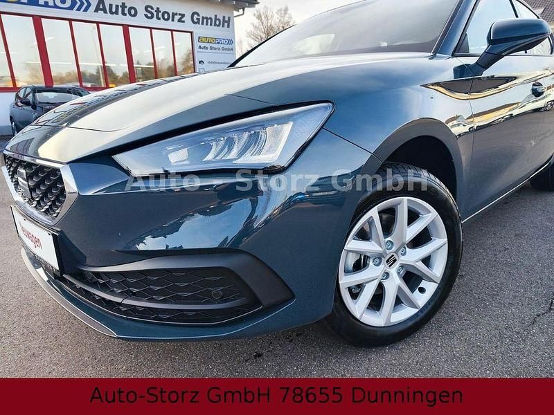 Neu Seat Leon Style 116 PS (85 kW) 2025 Blau Limousine