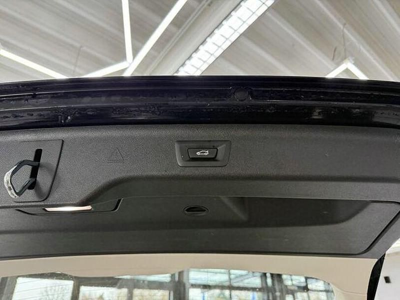 Gebraucht BMW 520 Basis 190 PS (139 kW) 2022 Black sapphire metallic Kombi