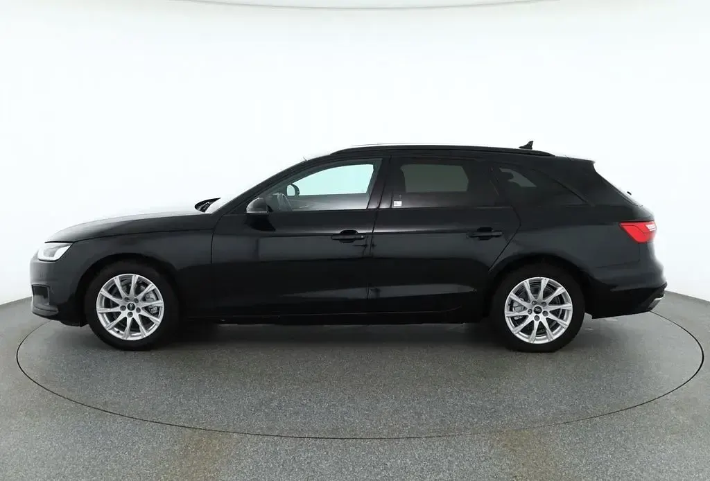 Gebraucht Audi A4 Ambiente 150 PS (110 kW) 2022 Schwarz Kombi