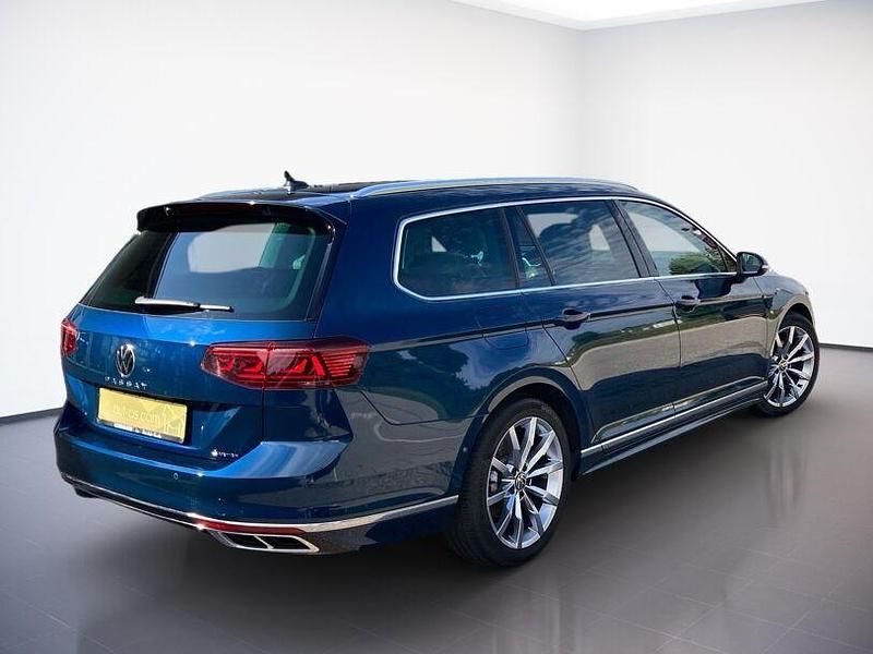 Gebraucht VW Passat R-line 200 PS (147 kW) 2022 Aquamarinblau Kombi