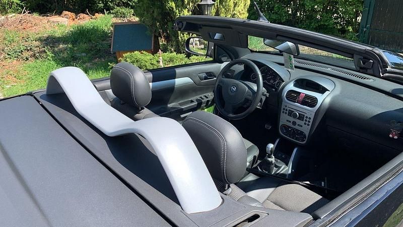 Schwarz Gebraucht 2006 Opel Tigra Cabrio | 1.700 € (Fairer Preis) - Bild 1/4