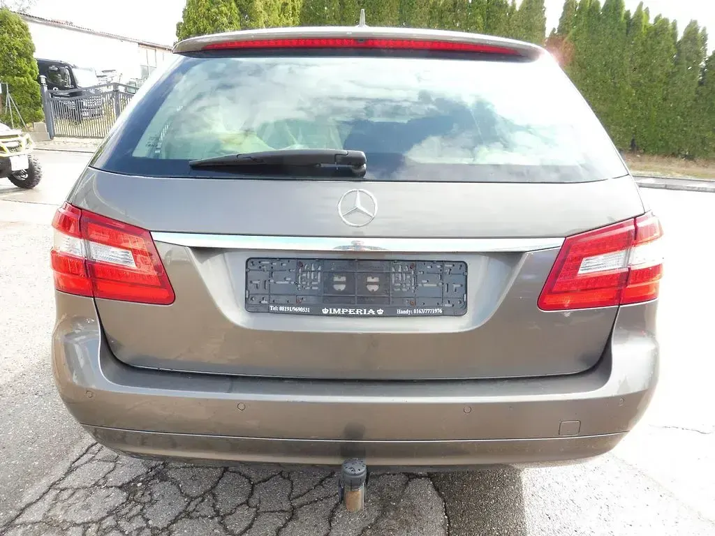 Gebraucht Mercedes E200 136 PS (100 kW) 2011 Grau Limousine