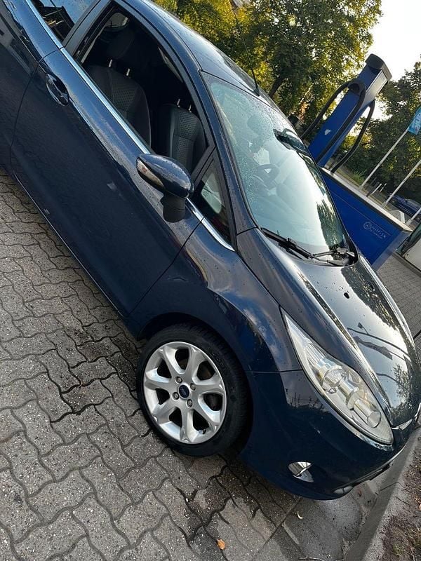 Blau Gebraucht 2008 Ford Fiesta Titanium Kleinwagen | 2.700 € (Fairer Preis) - Bild 1/4