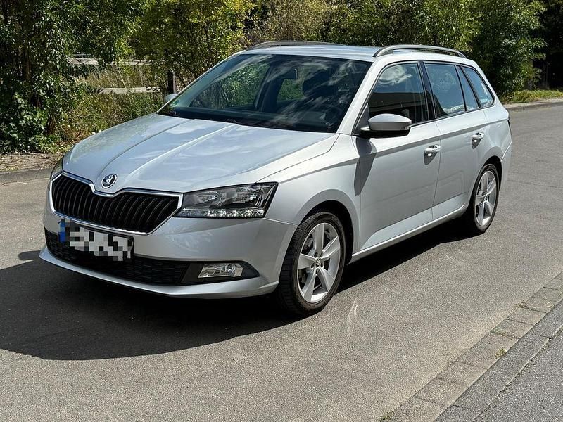 Silber Gebraucht 2021 Skoda Fabia Limousine | 13.790 € (Guter Preis) - Bild 1/4