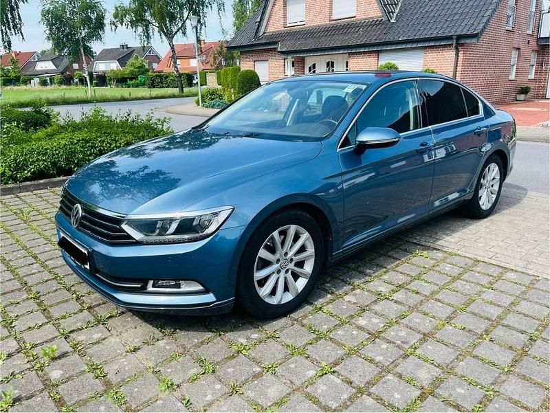 Blau Gebraucht 2015 VW Passat Limousine | 12.399 € (Fairer Preis) - Bild 1/4