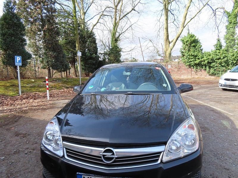 Gebraucht Opel Astra 90 PS (66 kW) 2008 Schwarz Limousine